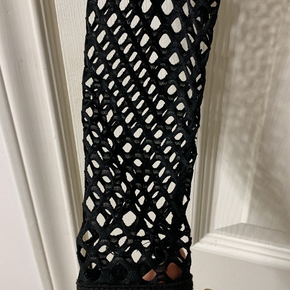 🌷3 for$25🌷Kardashian Kollection, US XS, Black Long Sleeve Fishnet Crop Top - Picture 5 of 8